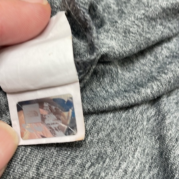 Women’s The North Face t shirt - Picture 5 of 6